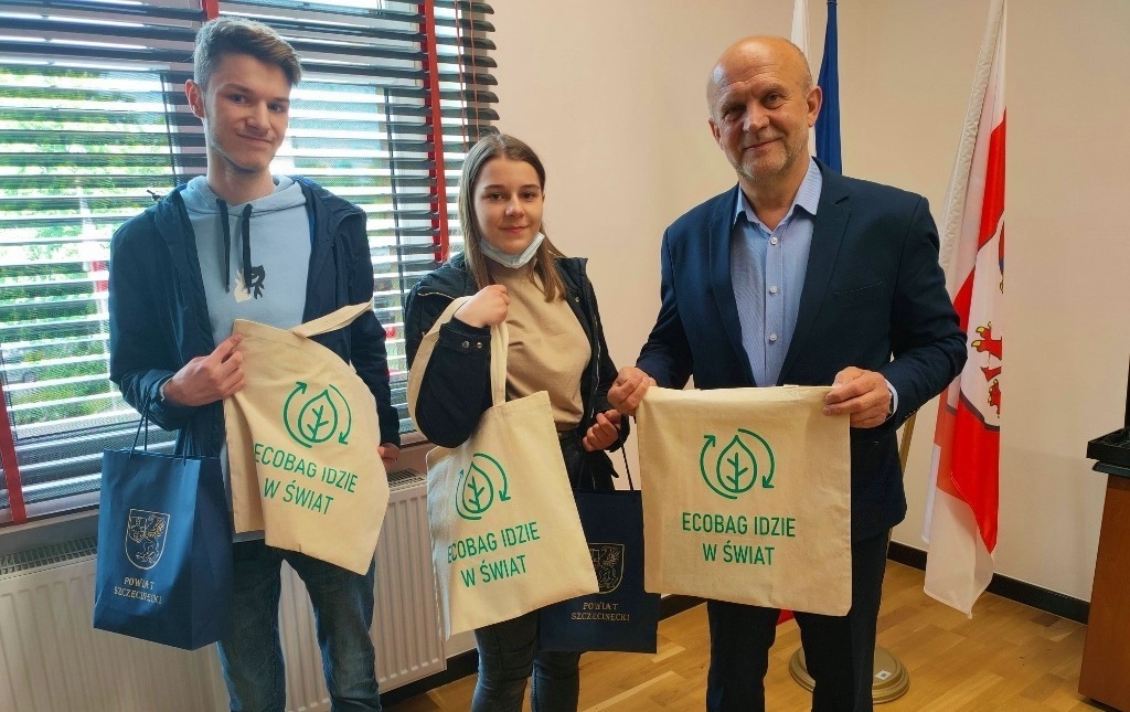 Zdjęcie do Ekologiczne torby w prezencie dla Starosty