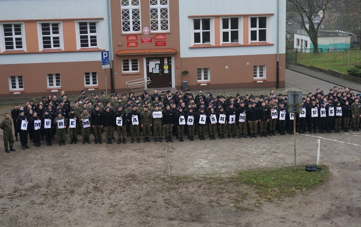 Zdjęcie do ZS Nr 7 #MuremZaPolskimMundurem
