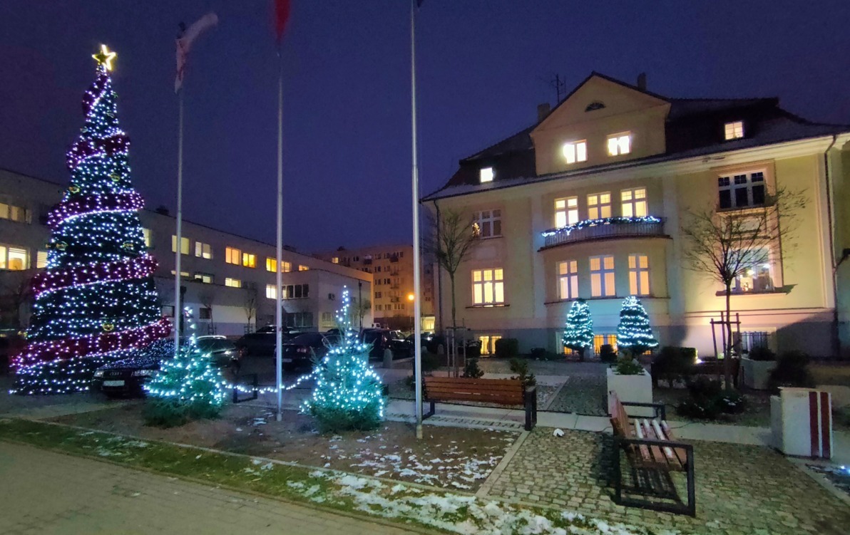 Zdjęcie do Starostwo Powiatowe gotowe na Święta&hellip;