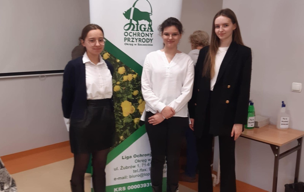 Zdjęcie do Sukces uczennic z I LO w Olimpiadzie Wiedzy Ekologicznej
