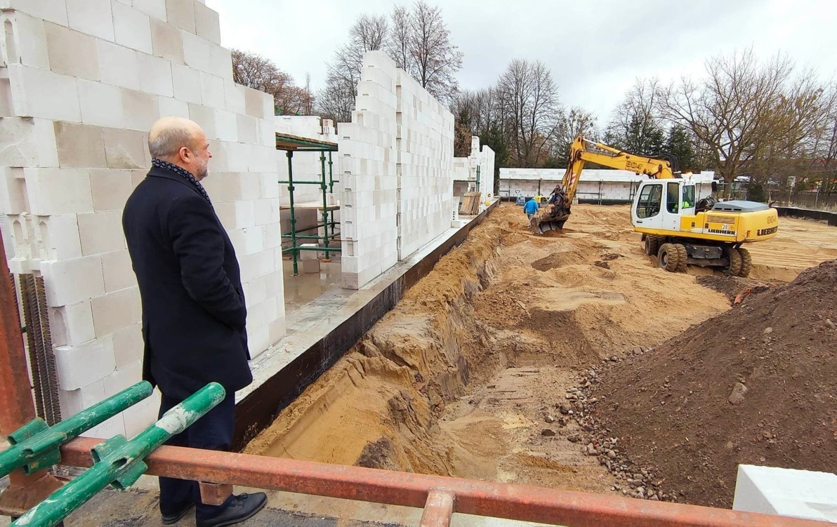 Zdjęcie do Mury pną się do g&oacute;ry&hellip;