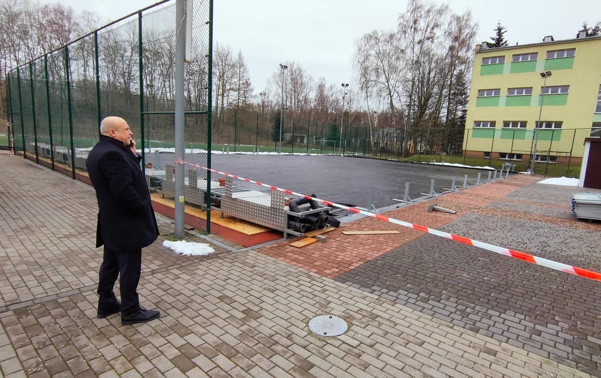 Zdjęcie do Zaczęły się ferie&hellip;będzie lodowisko