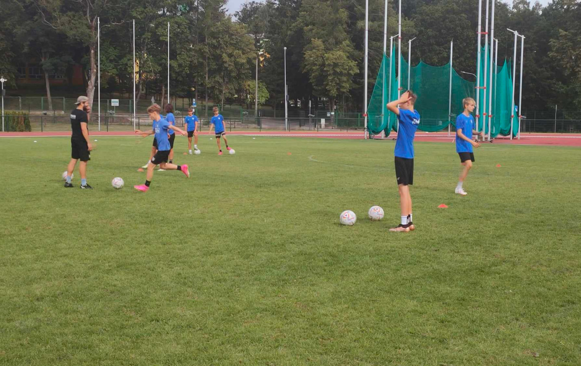 Zdjęcie do Stadion lekkoatletyczny nawet w wakacje tętni życiem