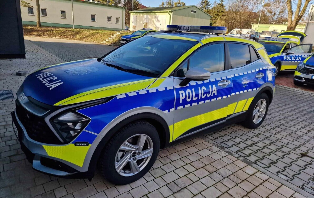 Zdjęcie do Powiat partycypował w zakupie nowego radiowozu 