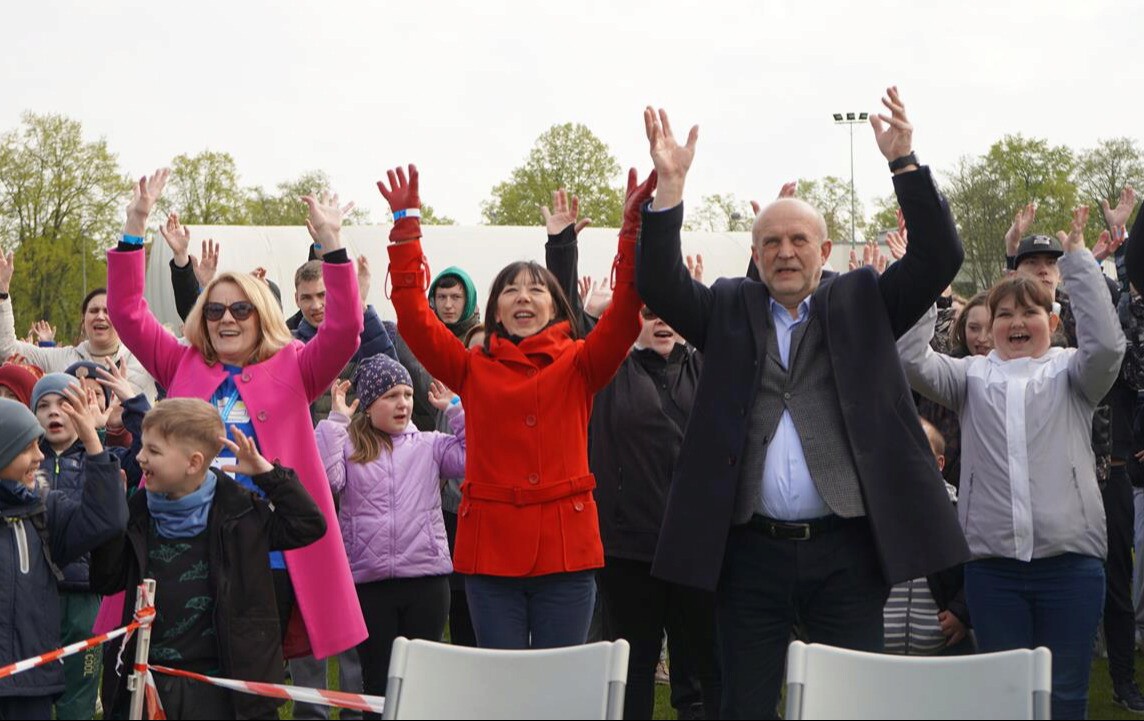 Zdjęcie do Rekord pobity! Ponad 1500 os&oacute;b używało języka Makaton jednocześnie