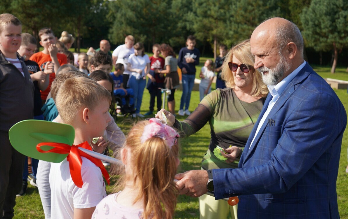 Zdjęcie do Otwarcie EkoOgrodu i pasowanie na ogrodnika