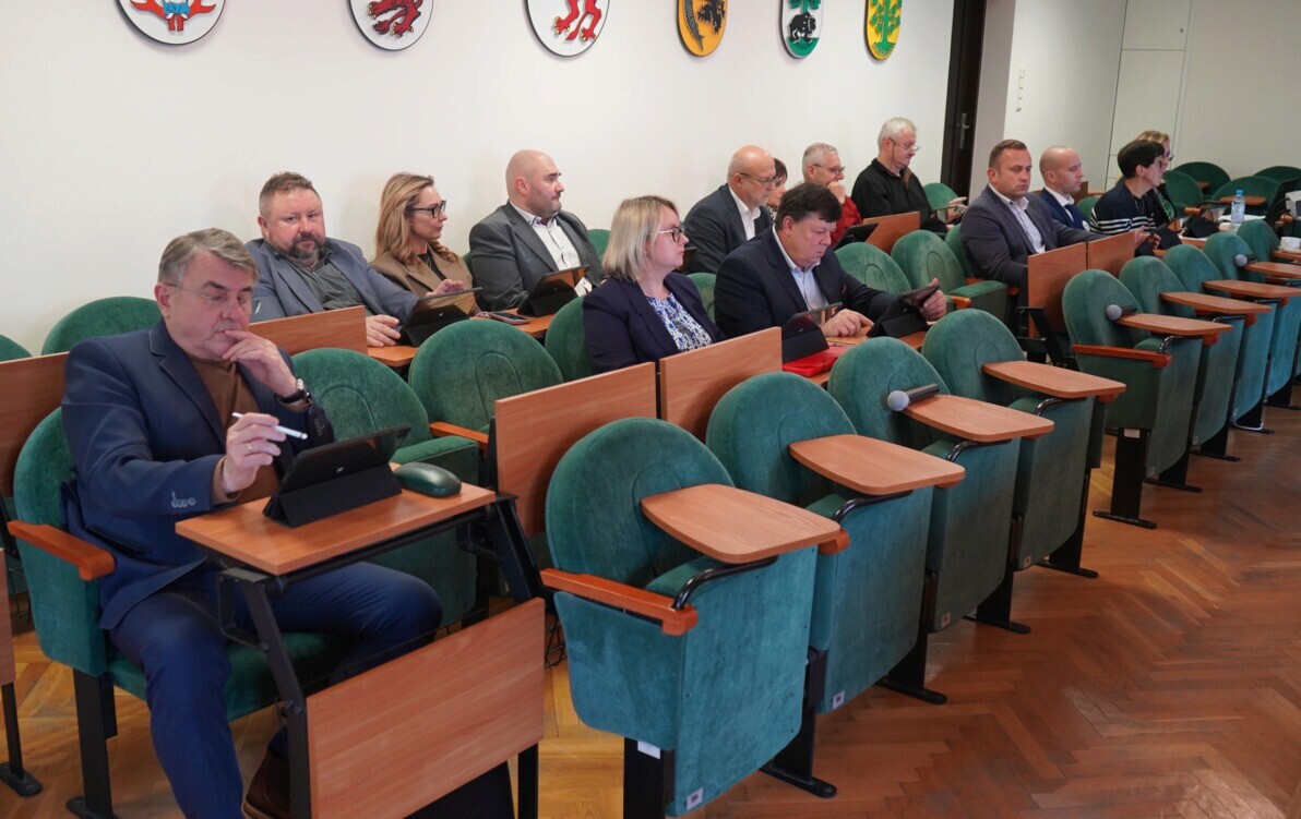 Zdjęcie do Za nami 8. (nadzwyczajna) sesja Rady Powiatu w Szczecinku  