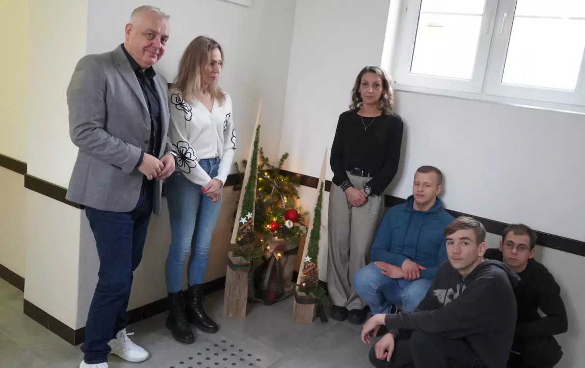 Zdjęcie do Uczniowie SOSW udekorowali starostwo