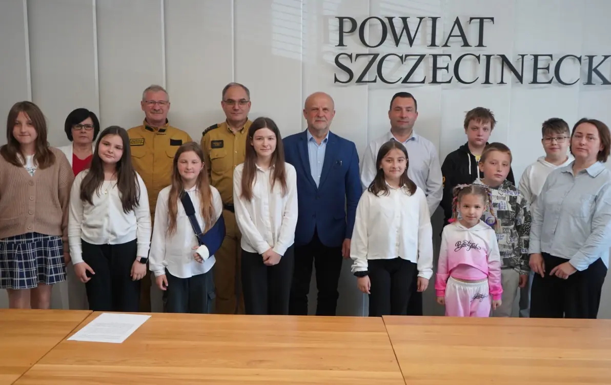 Starosta nagrodził uczestników Strażackiego Konkursu Plastycznego