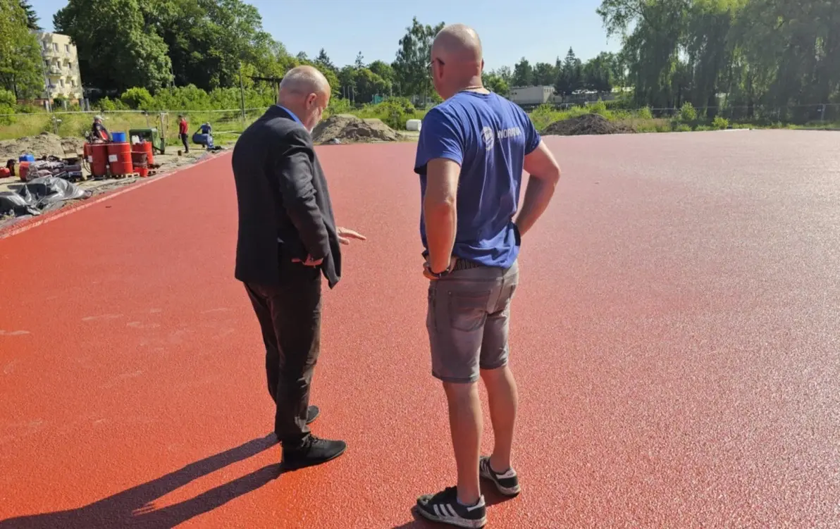 Powstaje boisko wielofunkcyjne przy  Zespole Szkół Nr 6 w Szczecinku