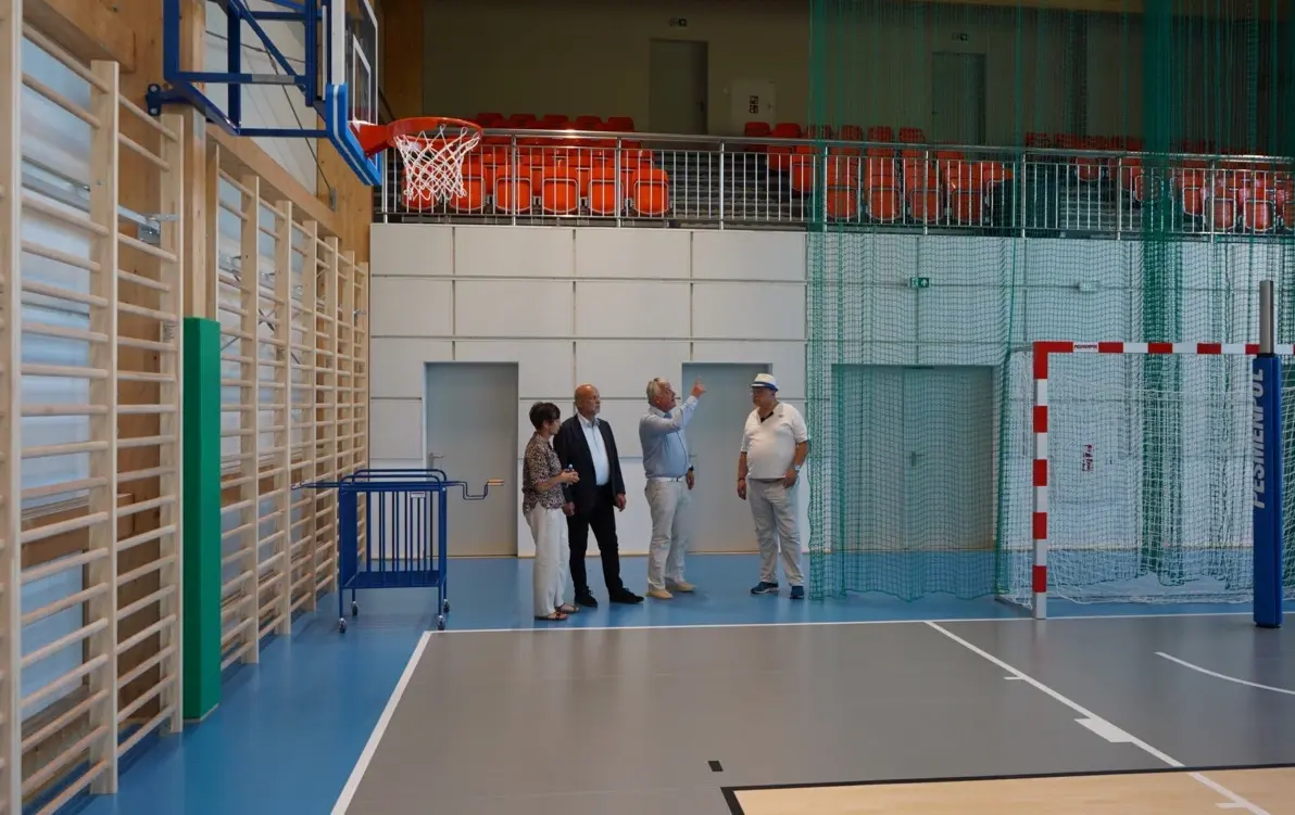 Zdjęcie do Zarząd Powiatu Szczecineckiego obejrzał nowe obiekty sportowe 