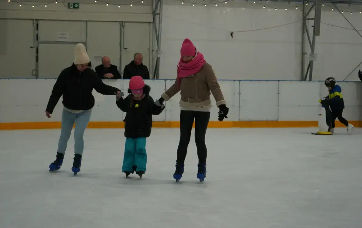 Zdjęcie do Lodowisko przy ZS nr 1 w Szczecinku &ndash; zimowa atrakcja Powiatu Szczecineckiego! 