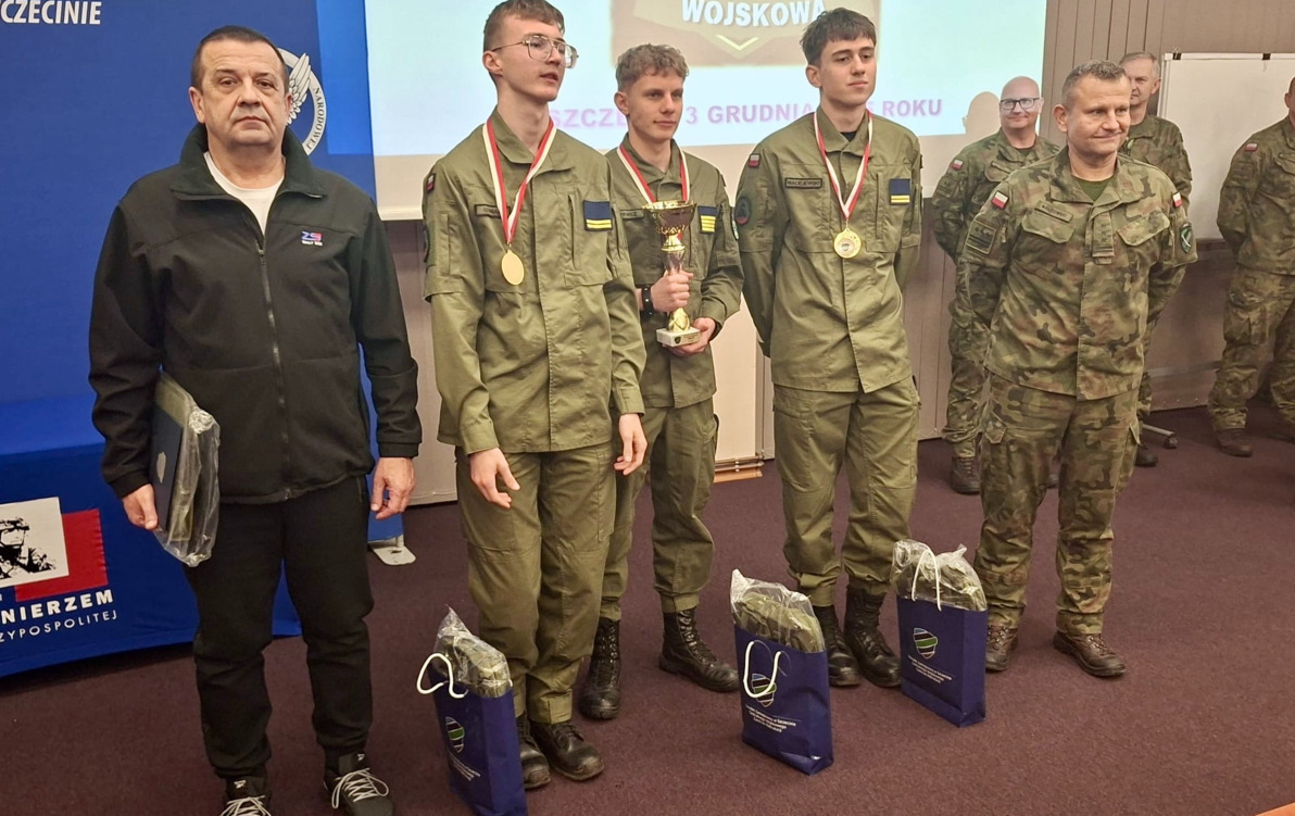 Zdjęcie do  Młodzi mistrzowie wiedzy o wojsku! 