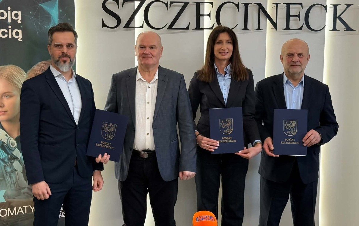 Zdjęcie do Nowy etap wsp&oacute;łpracy Powiatu Szczecineckiego z Kronospanem