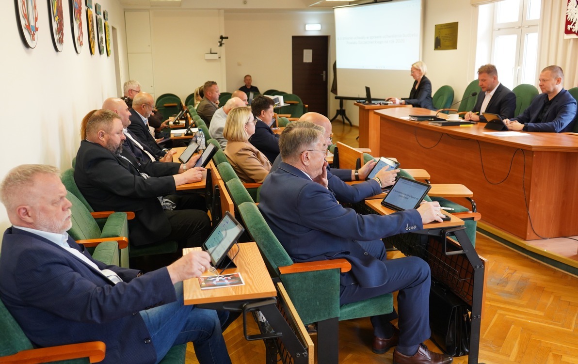 Zdjęcie do Za nami XXXII (nadzwyczajna) sesja Rady Powiatu