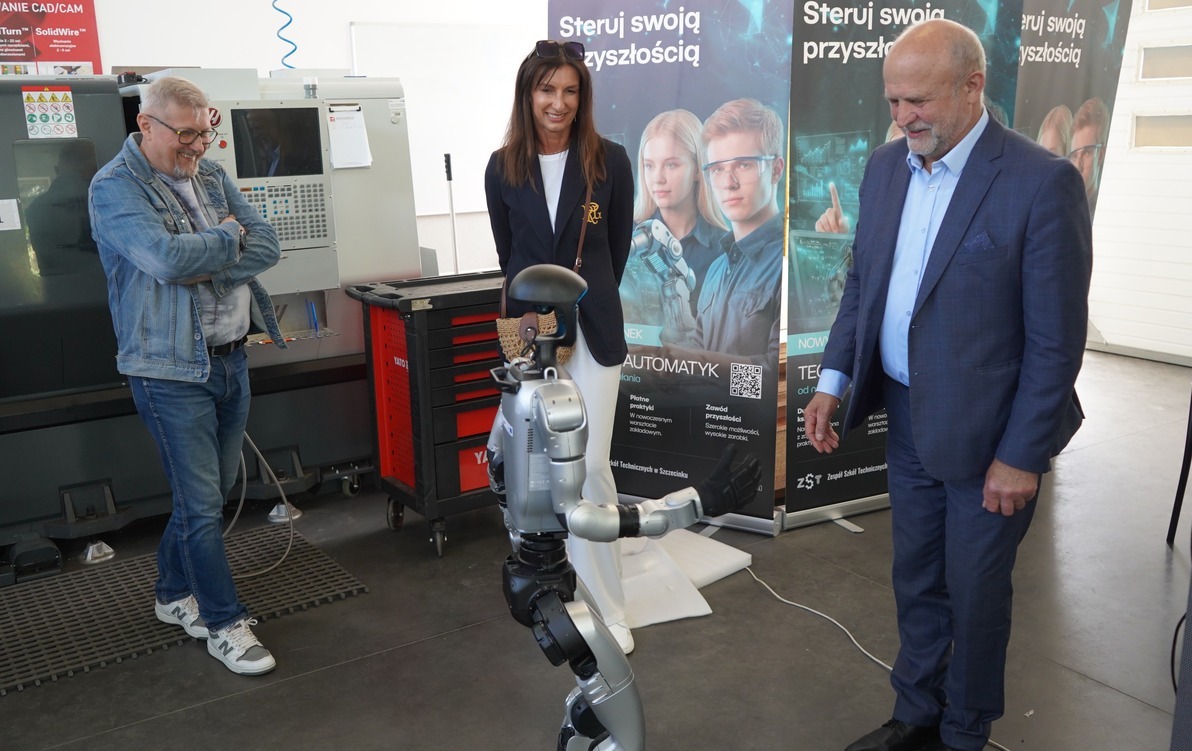 Zdjęcie do Robot humanoidalny już na wyposażeniu Branżowego Centrum Umiejętności 