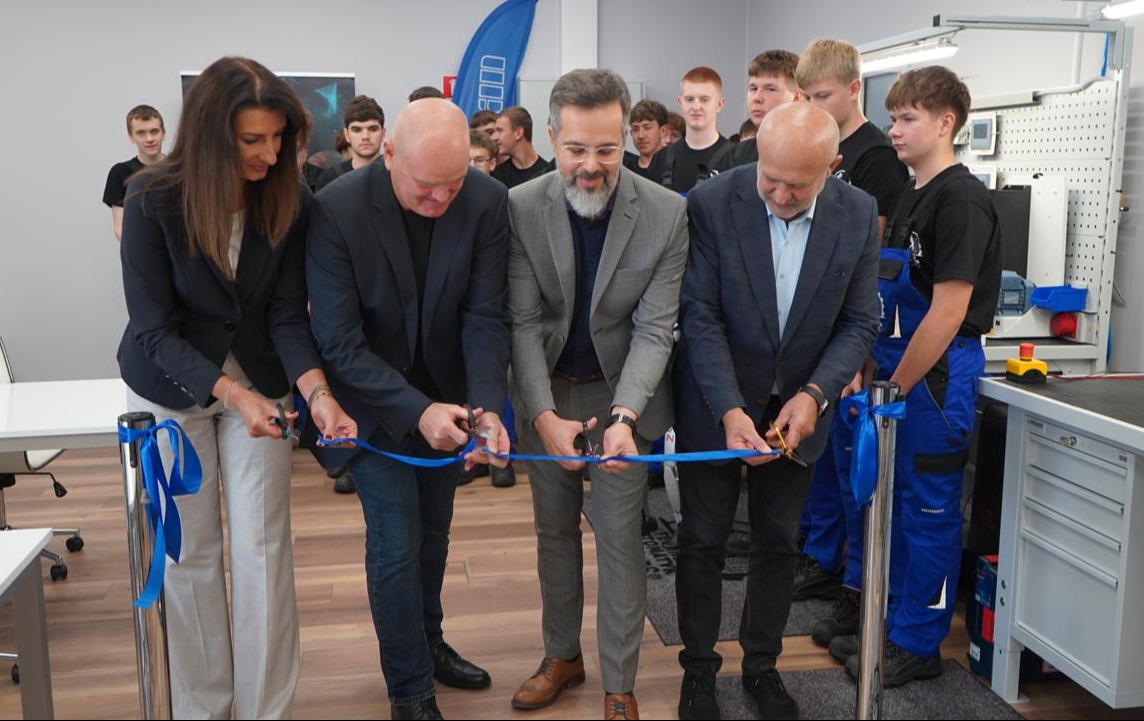 Zdjęcie do Technik automatyk oficjalnie otwarty. Nowoczesna pracownia dla uczni&oacute;w ZST