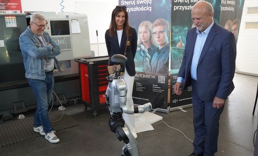 Zdjęcie do Robot humanoidalny już na wyposażeniu Branżowego Centrum Umiejętności 