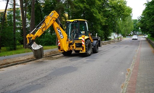 Zdjęcie do Trwa budowa drogi rowerowej przy ul. Orła Białego w Bornem Sulinowie