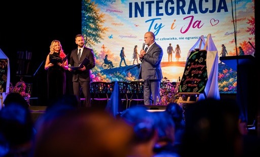 Zdjęcie do 13. Mały Festiwal Filmowy &bdquo;Integracja Ty i Ja&rdquo; &ndash; wiecz&oacute;r, kt&oacute;ry porwał wszystkich do tańca