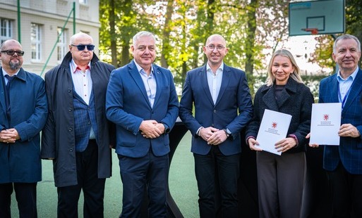 Zdjęcie do Ponad 2,3 mln zł na rozw&oacute;j powiatowych szk&oacute;ł! Umowa podpisana